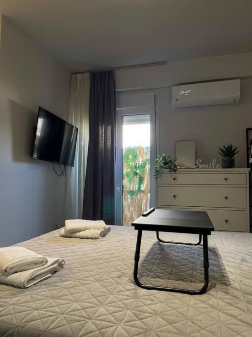 Chic Apt Near Acropolis - Avdi Square Ateny Zewnętrze zdjęcie