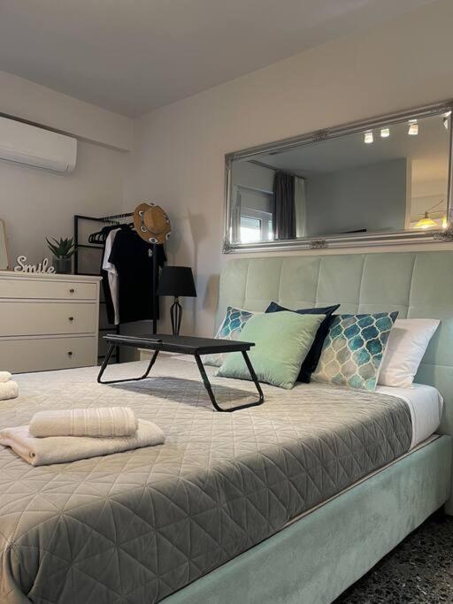 Chic Apt Near Acropolis - Avdi Square Ateny Zewnętrze zdjęcie