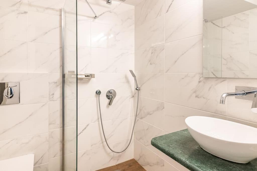 Chic Apt Near Acropolis - Avdi Square Ateny Zewnętrze zdjęcie