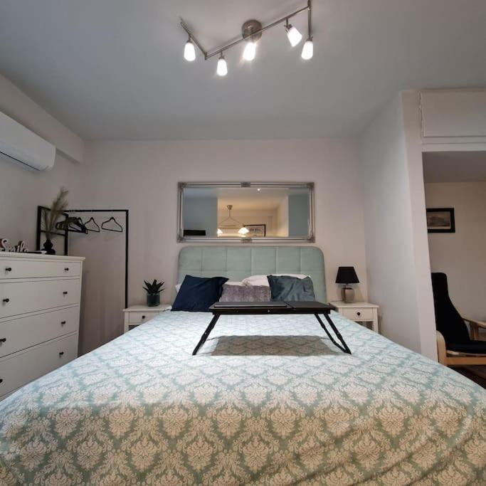Chic Apt Near Acropolis - Avdi Square Ateny Zewnętrze zdjęcie