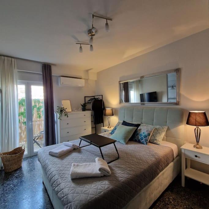 Chic Apt Near Acropolis - Avdi Square Ateny Zewnętrze zdjęcie
