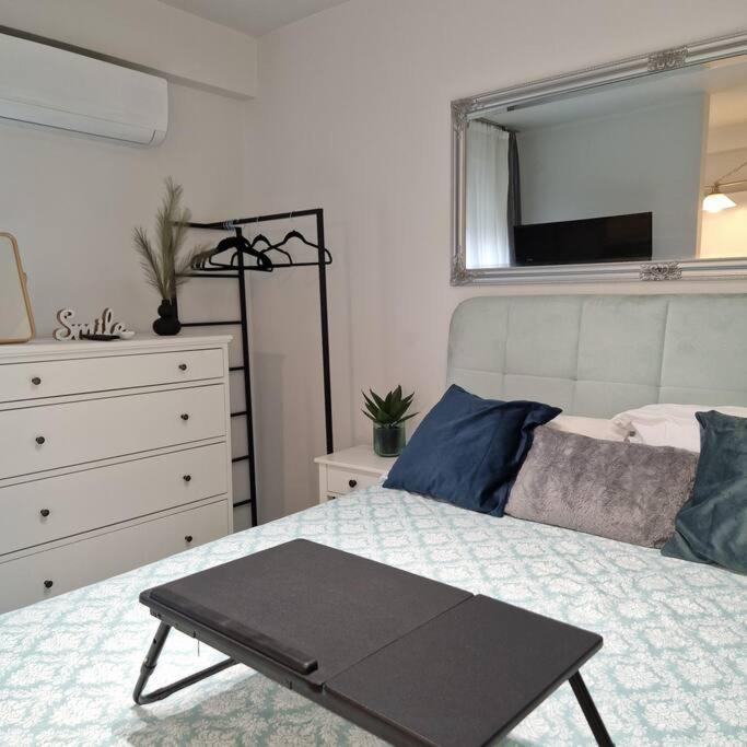 Chic Apt Near Acropolis - Avdi Square Ateny Zewnętrze zdjęcie